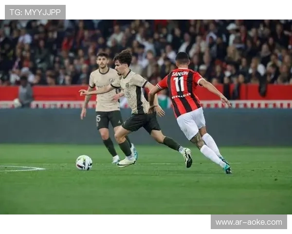 巴尔科拉单刀挑射偏出，巴黎圣日耳曼错失良机